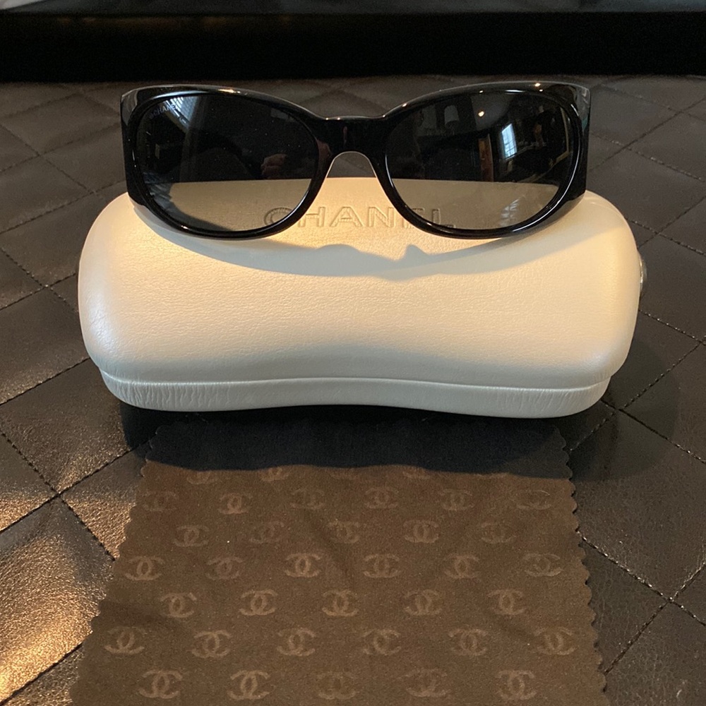 CHANEL sunglasses